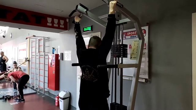Как научиться подтягиваться? TOP 5 подводящих упражнений💪 смотреть онлайн