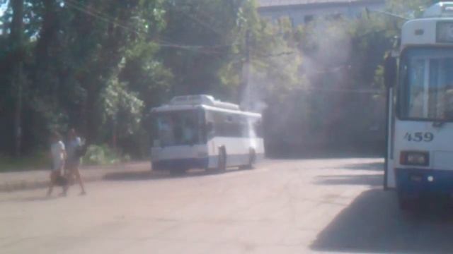 В Кирове загорелся троллейбус смотреть онлайн