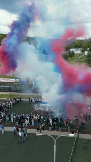 цветной дым , вертикально.
открытие соревнований