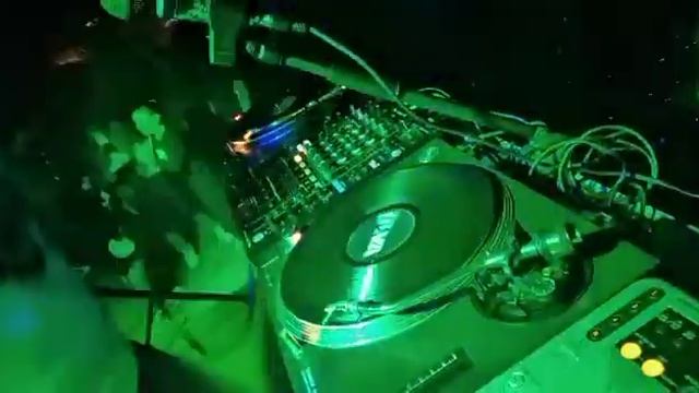 DJFERDY presso il locale Wally Garden's Bar Chianciano Terme dance 90/2000 - SALE IL BRIVIDOOOOO!😉 смотреть онлайн