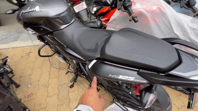 2023 New Bajaj Pulsar NS 125 Fi All New Colours Best Looking In 125cc Bike? 👑 | pulsar ns125 fi 202 смотреть онлайн