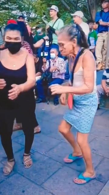 teri dadi dance kar rahe hai 😄 #camedy #camedyvideo #funny #shorts #viral #ytshorts смотреть онлайн