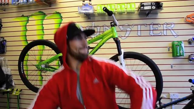 Saracen ALX Bike Build with @LanceMcDermott @MonsterEnergy Bike Spec & Check смотреть онлайн