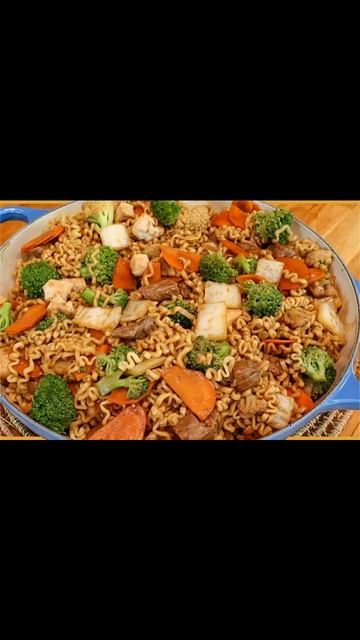 Yakisoba caseiro fácil e delicioso o prato perfeito para o almoço ou jantar de toda a família смотреть онлайн