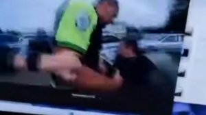 ДПС ВЫТАСКИВАЕТ ЮРУ ВОЛКОВА из приоры ,Юра Волков против дпс 🤣