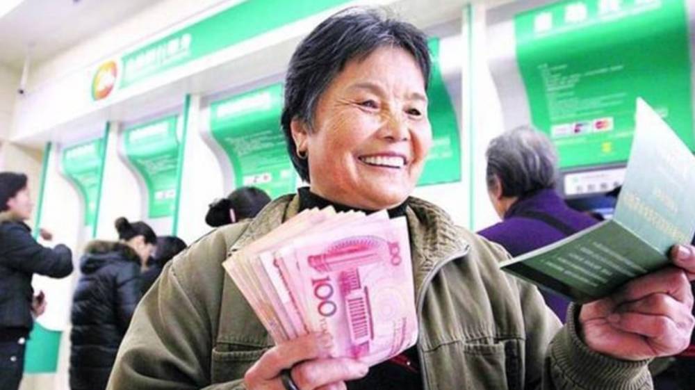 Пенсия почти 3 тысячи долларов! Это где так? смотреть онлайн