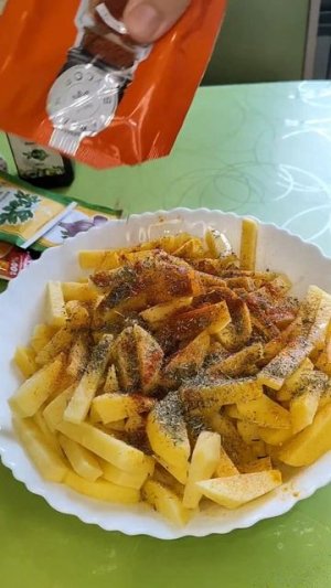 Самая вкусная, запечённая картошка,( вкуснее чем фри)дети её обожают.🤗Готовлю её часто!