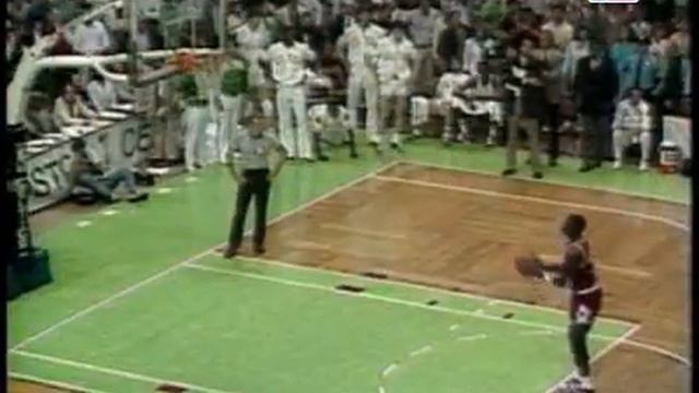 CHICAGO BULLS VS BOSTON CELTICS APRIL 20 1986 - MJ 63 POINTS смотреть онлайн