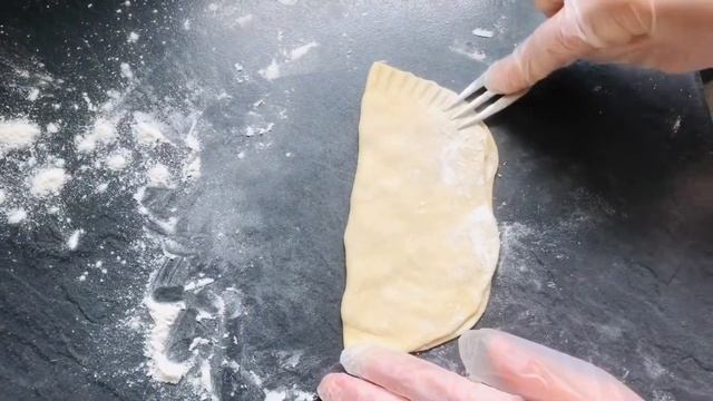 Самые хрустящие и сочные Чебуреки | Die aller knusprigsten und saftigen Tschebureki смотреть онлайн