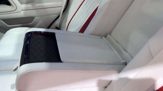 Baic BJ60 phiên bản cải lương - Đầu Rolls-Royce, thân GLS Maybach, đuôi Jeep смотреть онлайн
