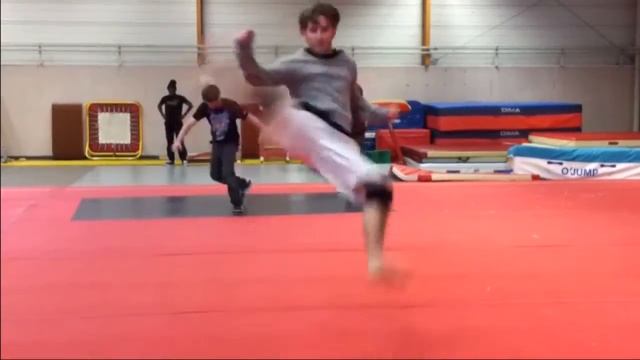 JACK LEE TRICKS - 44 YEAR OLD !!!!!! - FRANCE смотреть онлайн