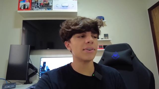 Eu Encolhi o Pc Gamer Quadrado.. смотреть онлайн