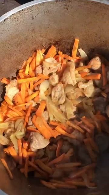 Любительский плов в казане на костре #food #рецепты #еда #готовка #вкусно смотреть онлайн