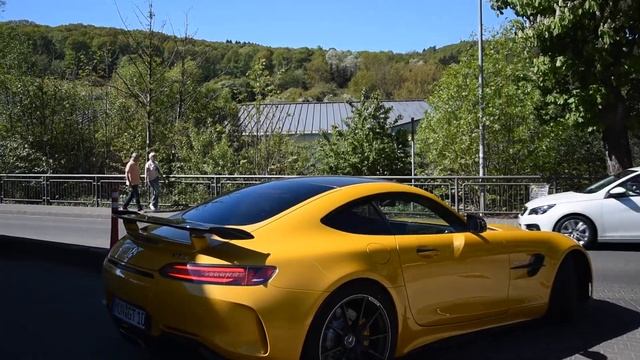 Solar beam yellow Mercedes-benz AMG GT-R смотреть онлайн