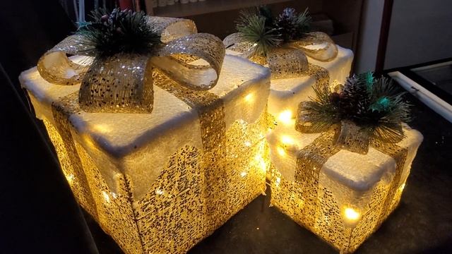 Праздничное светодиодное украшение набор подарков с бантом 3 шт..с LED подсветкой смотреть онлайн