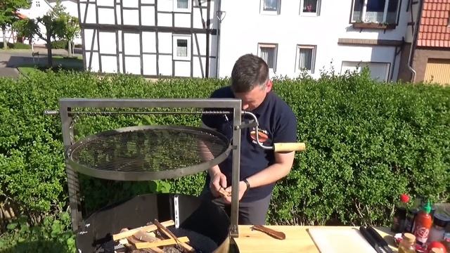 Asiatische Schweinebauch Wraps mit Schwarten-Sticks vom Santa Maria смотреть онлайн