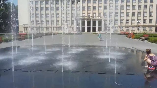 Пішохідний фонтан в м Ужгород смотреть онлайн