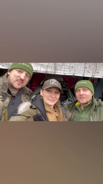 На базе Эспаньола в Мариуполе познакомились с Евгенией, она волонтёр из Питера, пригнала фуру. смотреть онлайн
