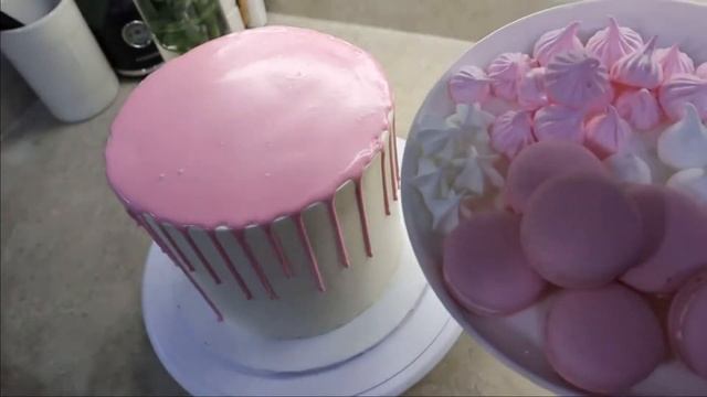 Classy Birthday Cake | White and Pinky French Drip Cake with Macarons, Chocolate and Swiss Cream. смотреть онлайн