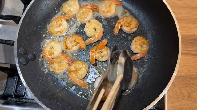 Новогодний салат с креветками и рукколой на праздничный стол смотреть онлайн