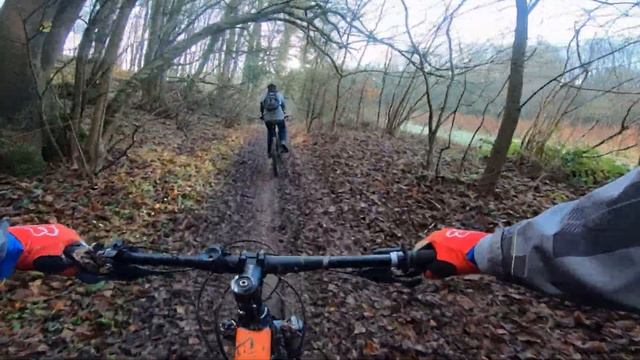 Première sortie vélo de 2021 + Grosse frayeur dans les bois (on nous tire dessus?) смотреть онлайн