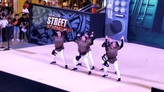 WE ZONE VARSITY смотреть онлайн