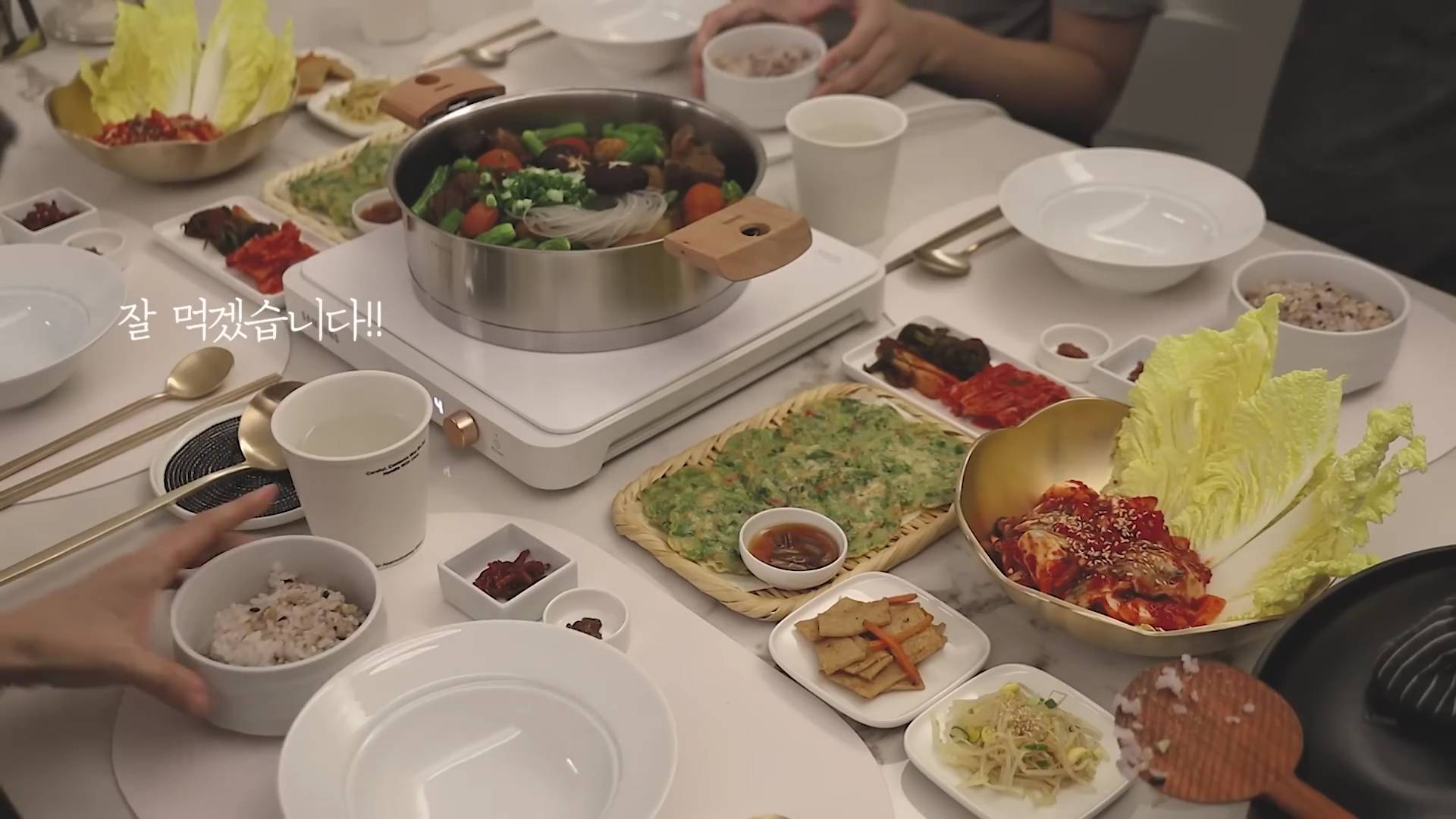 KitchenStory Я научу вас готовить кальбиджим🍖с устричным салатом🦪и блинчиком с петрушкой🥗 смотреть онлайн