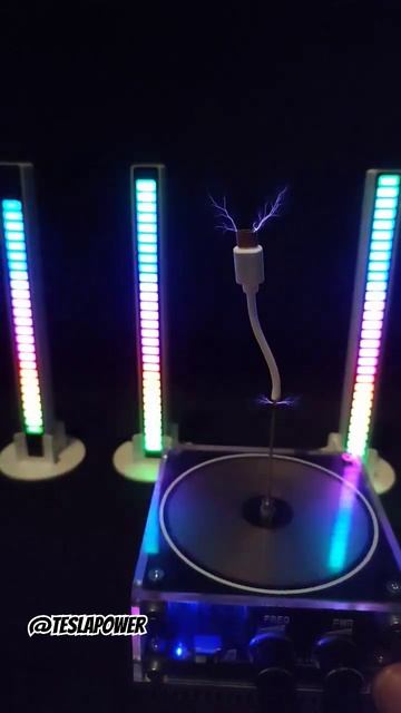HOW IS THIS POSSIBLE ⚡(Music Tesla Coil) #teslacoilmusic #teslacoil #highvoltage #tesla #shorts смотреть онлайн