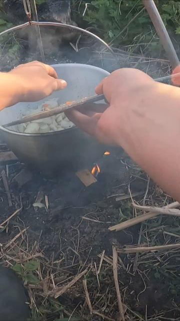 ЖАРКОЕ НА РЫБАЛКЕ #shorts #shortvideo #рыбалка #жаркое #готовканаприроде #подпишись #лайк #fishin смотреть онлайн