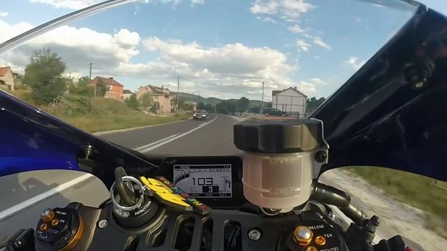 Yamaha R1M Vs Kawasaki Zx10r 2015