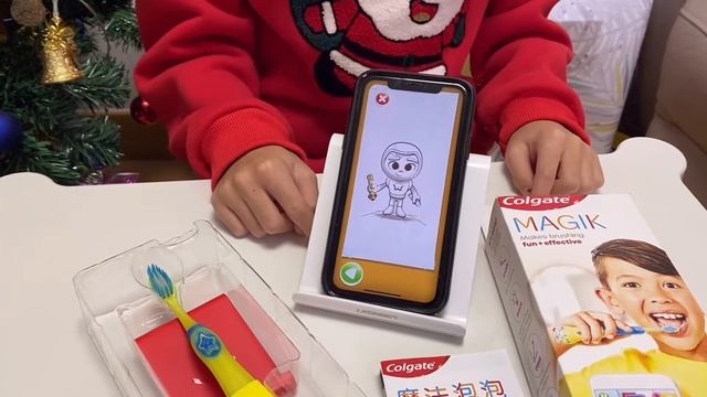 天樂的聖誕禮物🎁Colgate Magik兒童智慧牙刷～好鐘意喔❤️￼ смотреть онлайн