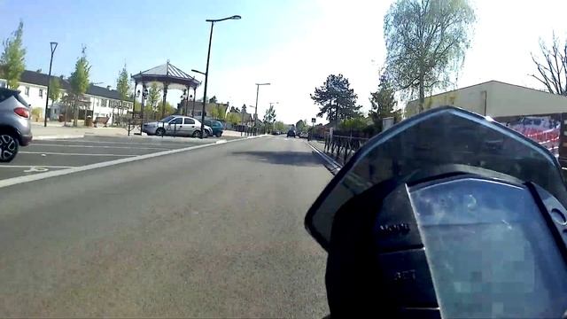 RIDE SOUS LE SOLEIL AVEC BOBBSLY KTM DUKE 125 CC ET YAMASAKI 50 CC смотреть онлайн