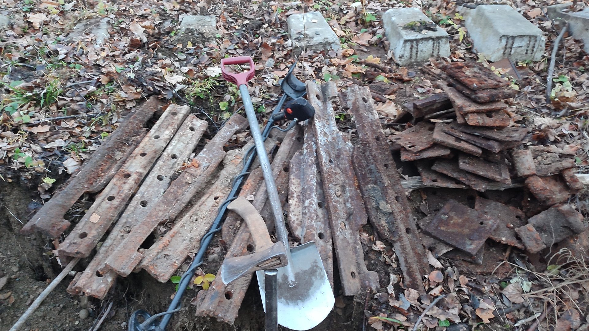 Обалдеть,вот это находки!!! Все с одной ямы!!! Огромные соединители весом 20 кг каждый,подкладки ТД смотреть онлайн