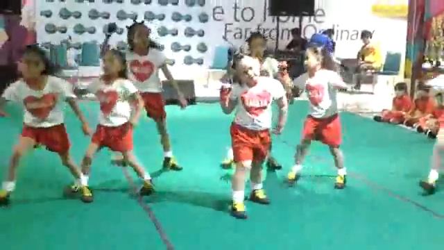 Modern Dance, permormed by Wonder Kids Dancer смотреть онлайн