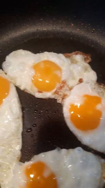 HOW TO FRY EGGS Part 3 смотреть онлайн