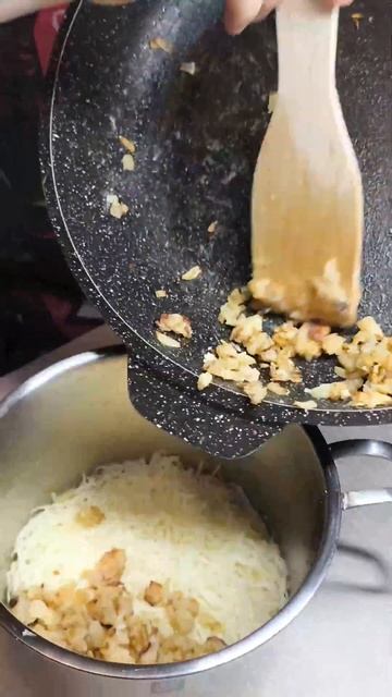 Вкусные бутерброды на завтрак с сыром и луком #foodshorts смотреть онлайн