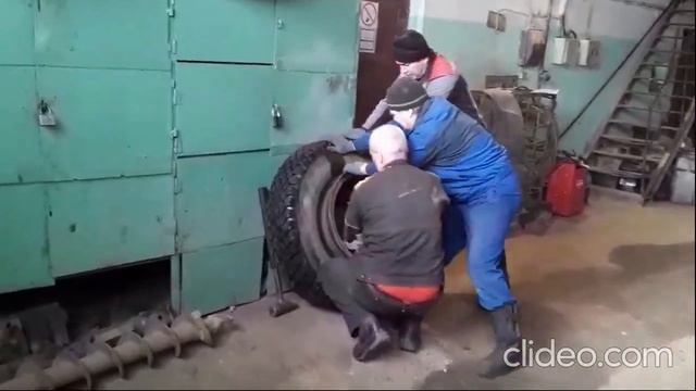 С колесом на малом цементовозе пришлось повозиться смотреть онлайн