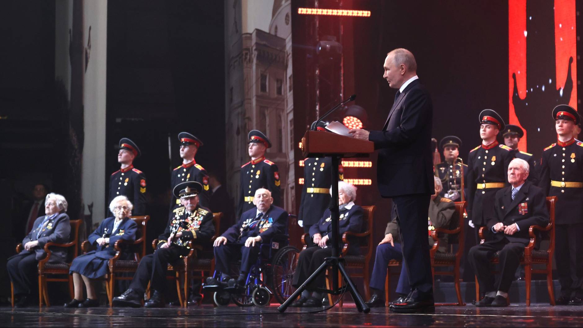 Концерт «Ленинградская Победа». Владимир Путин вручил ветеранам медали. 80 лет Победы смотреть онлайн