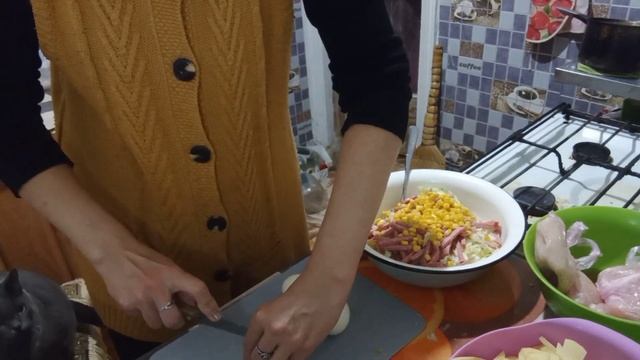 🤗🥰😉 Семейный влог. Готовлю ужин. Вкусный салатик. смотреть онлайн