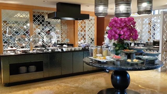 Dining in the Mandarin Oriental Hotel Club Lounge Afternoon Tea Evening Cocktails and Breakfast 202 смотреть онлайн