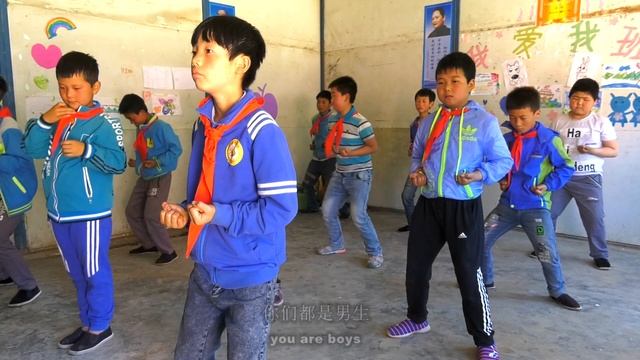 The Holiday of Qingling Primary School---Rong He смотреть онлайн