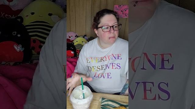 Starbucks Cap n Crunch Frappe?? 🤔 смотреть онлайн