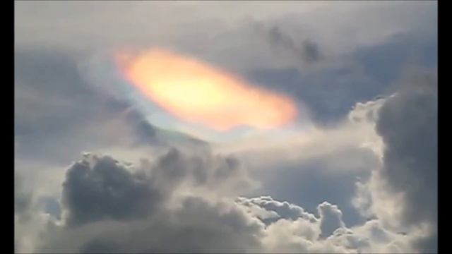 Странный свет в небе смотреть онлайн