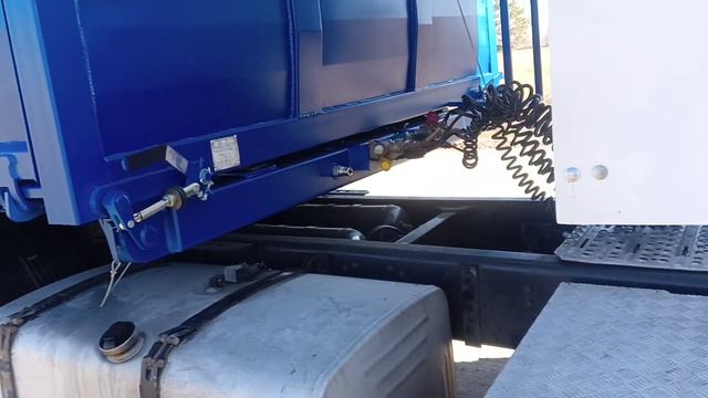 Полуприцеп зерновоз с двумя кузовами. смотреть онлайн