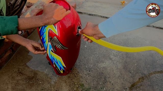 How to clean fuel tank of bike || Bike tanki saaf karne ka tarika || Bike tanki wash смотреть онлайн