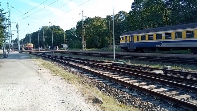 ЭЛЕКТРИЧКА ОТБЫВАЕТ ОТ СТАНЦИИ ЗАСУЛАУКС. смотреть онлайн