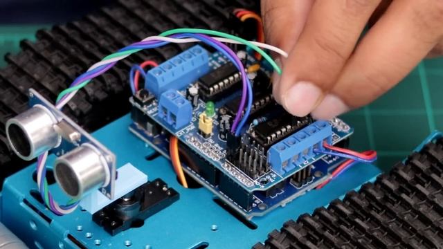 How to Make a Tank - Arduino смотреть онлайн