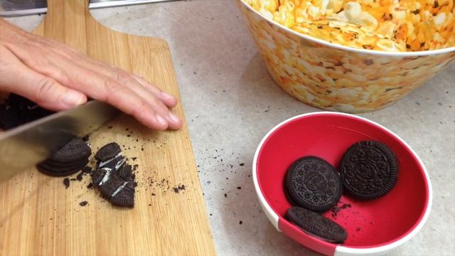 Cookies & Cream Popcorn 4 ingredient cheekyricho tutorial смотреть онлайн