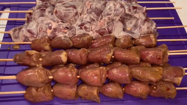Шашлычки из куриных сердечек и печени. смотреть онлайн