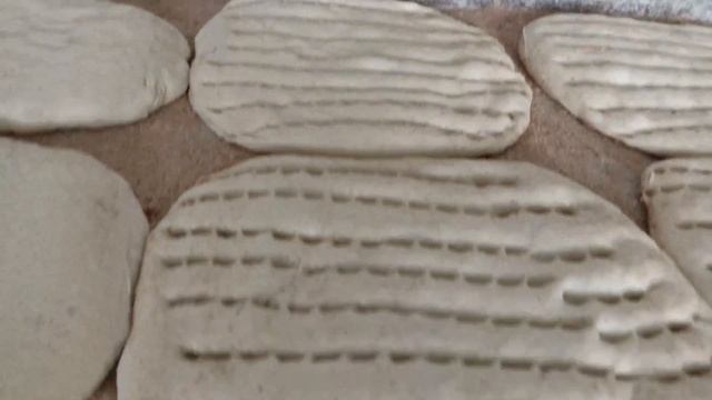 Cooking Bread / Traditional Bread of TEHRAN, IRAN / Baking Barbari Bread смотреть онлайн